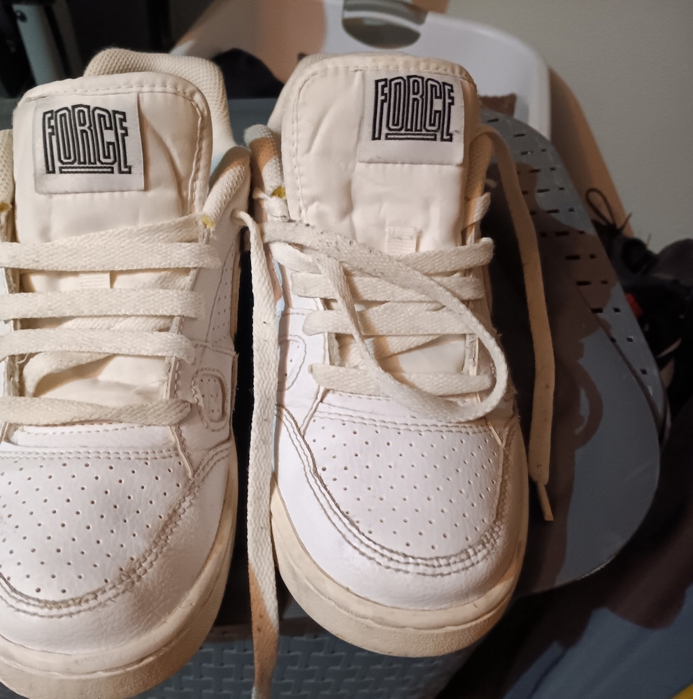Nike Kids White Force Preowned Sneakers Size 6y